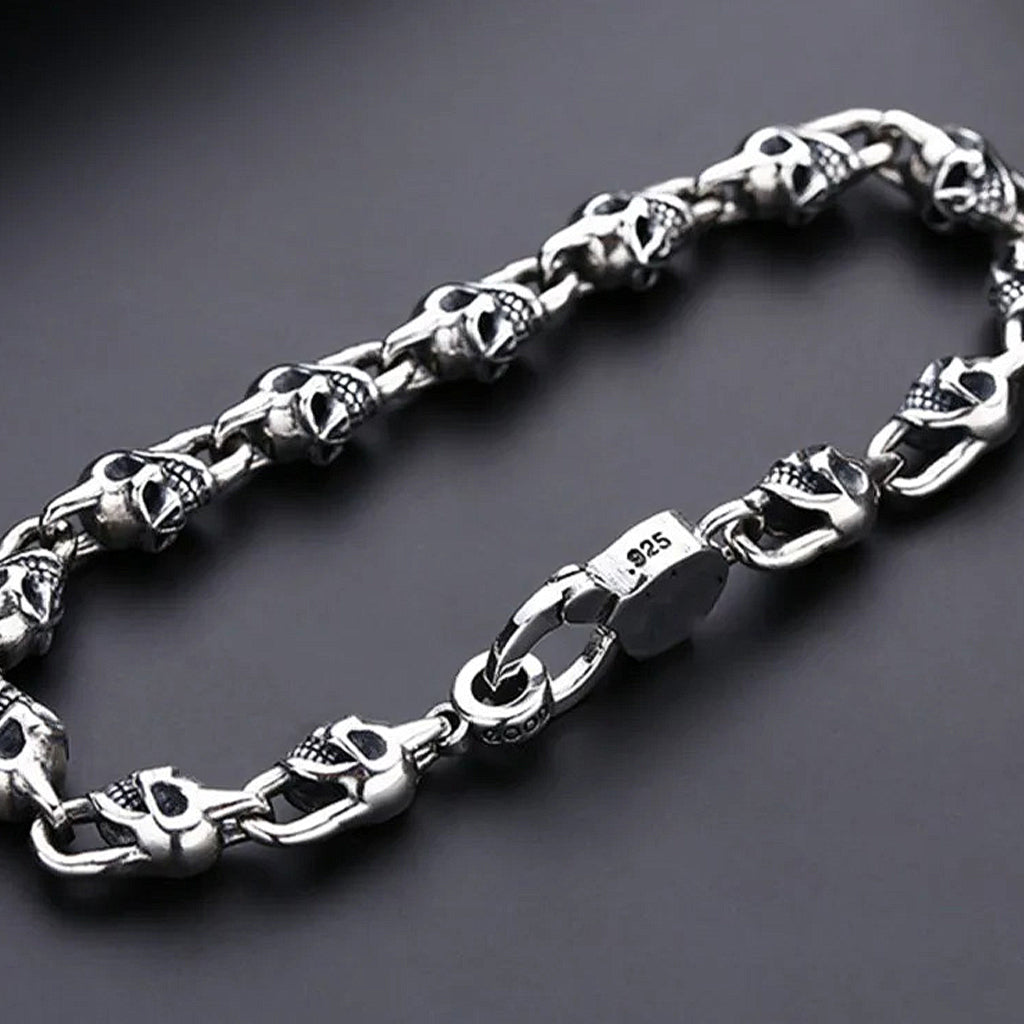 Silverfärgat armband med döskallar av äkta sterling silver