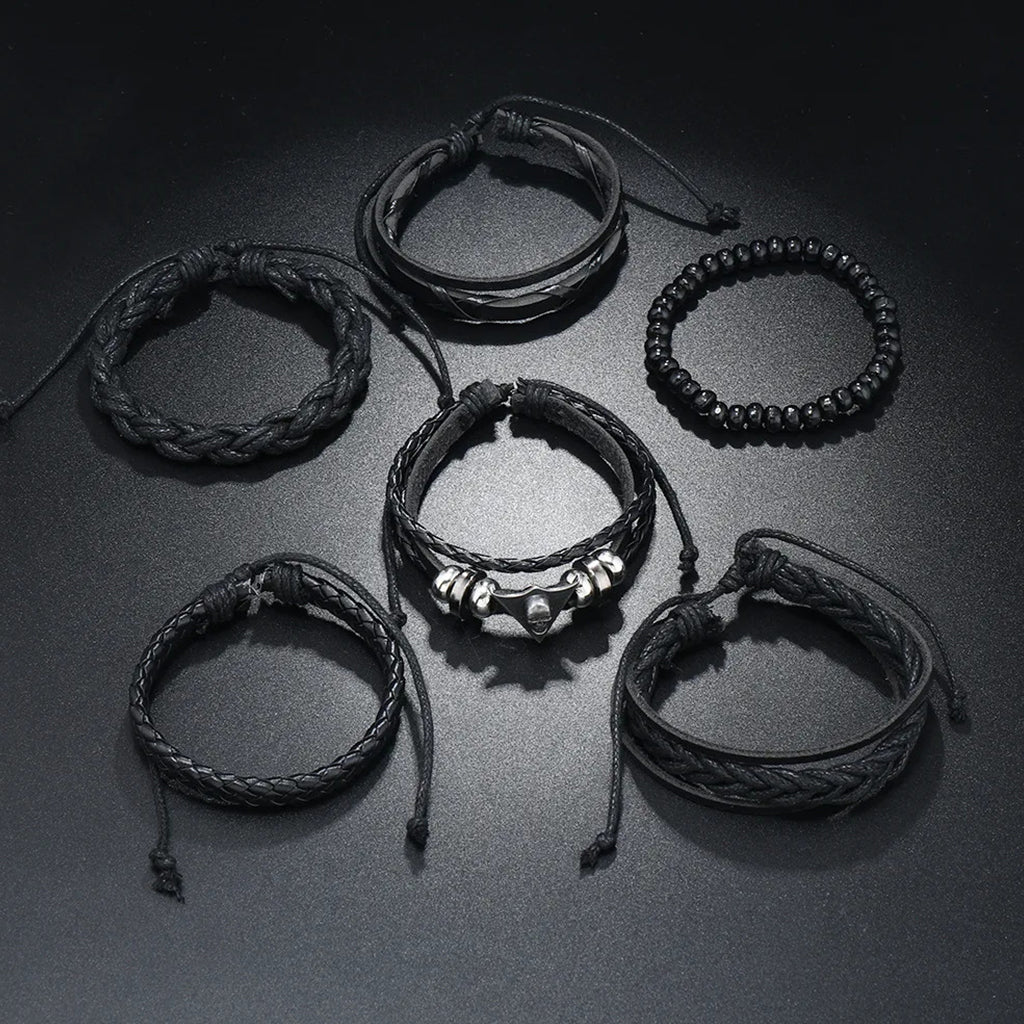 Svarta armband i läder med dödskalle