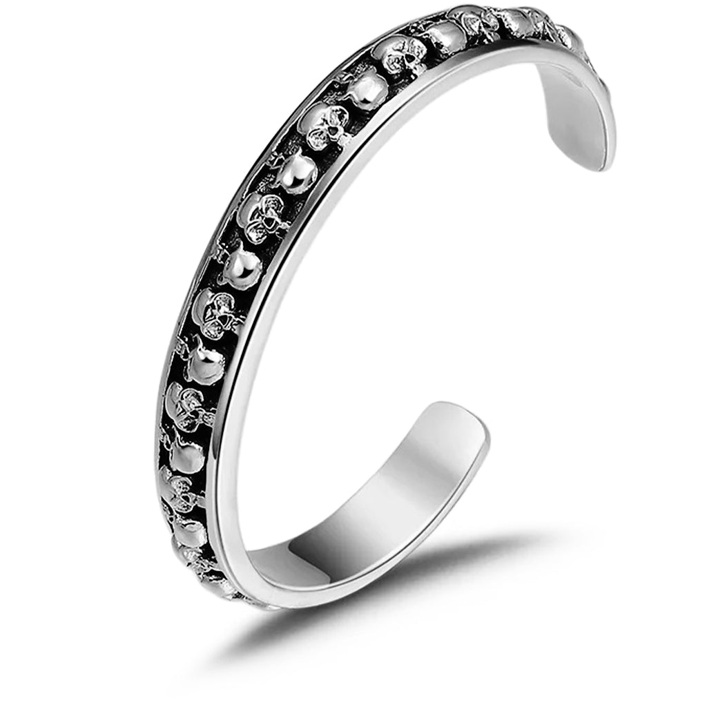 Silverfärgat bangle-armband med dödskallar av sterling silver