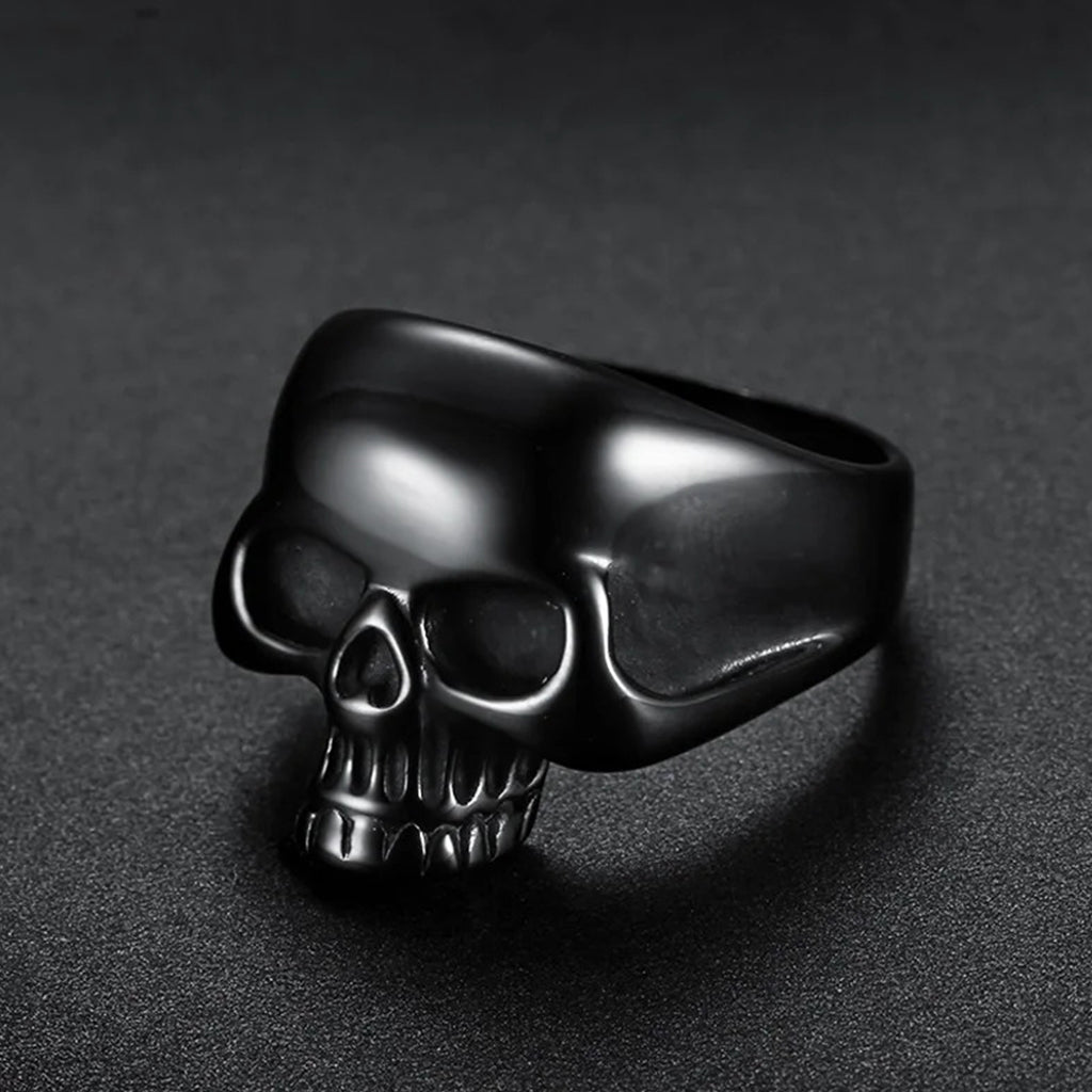 Blankpolerad svart dödskalle ring