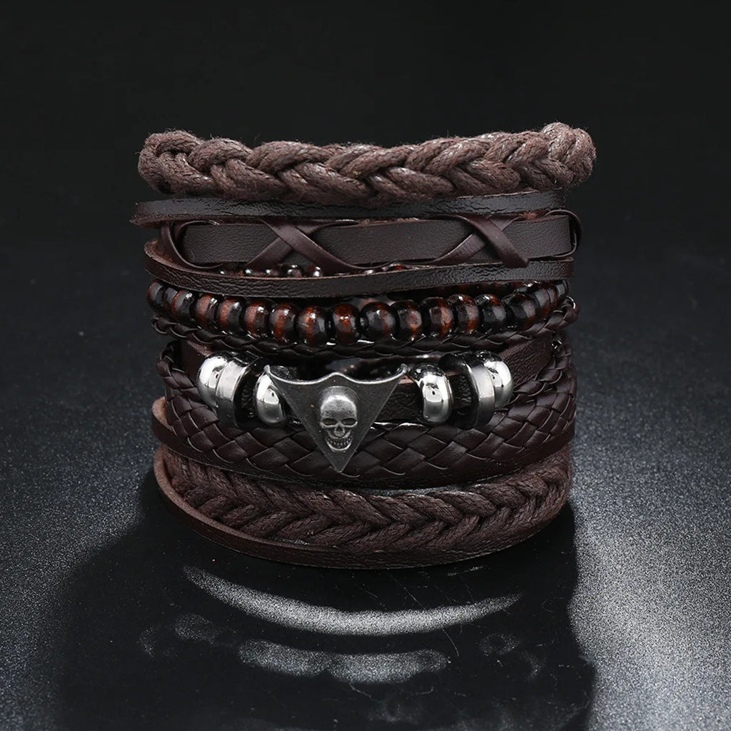 Bruna armband i läder med dödskalle