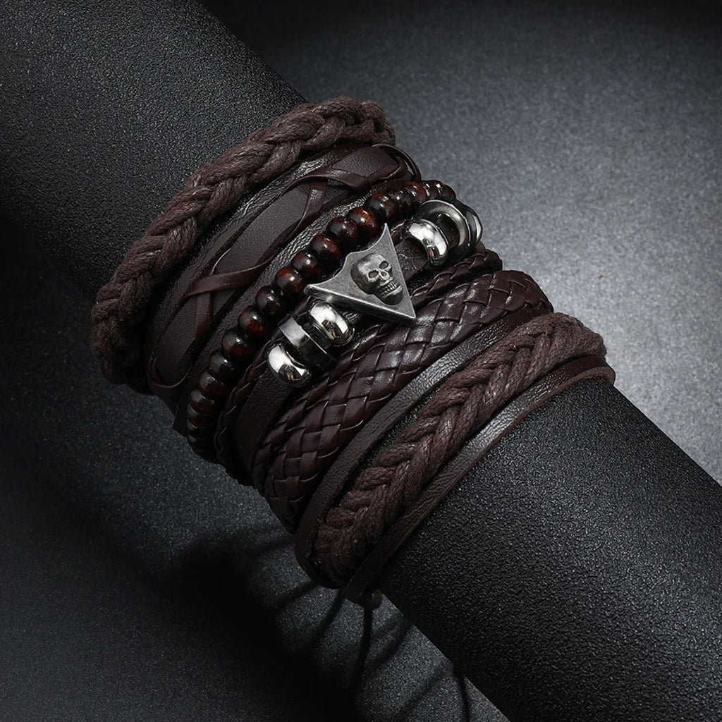 Bruna armband i läder med skalle