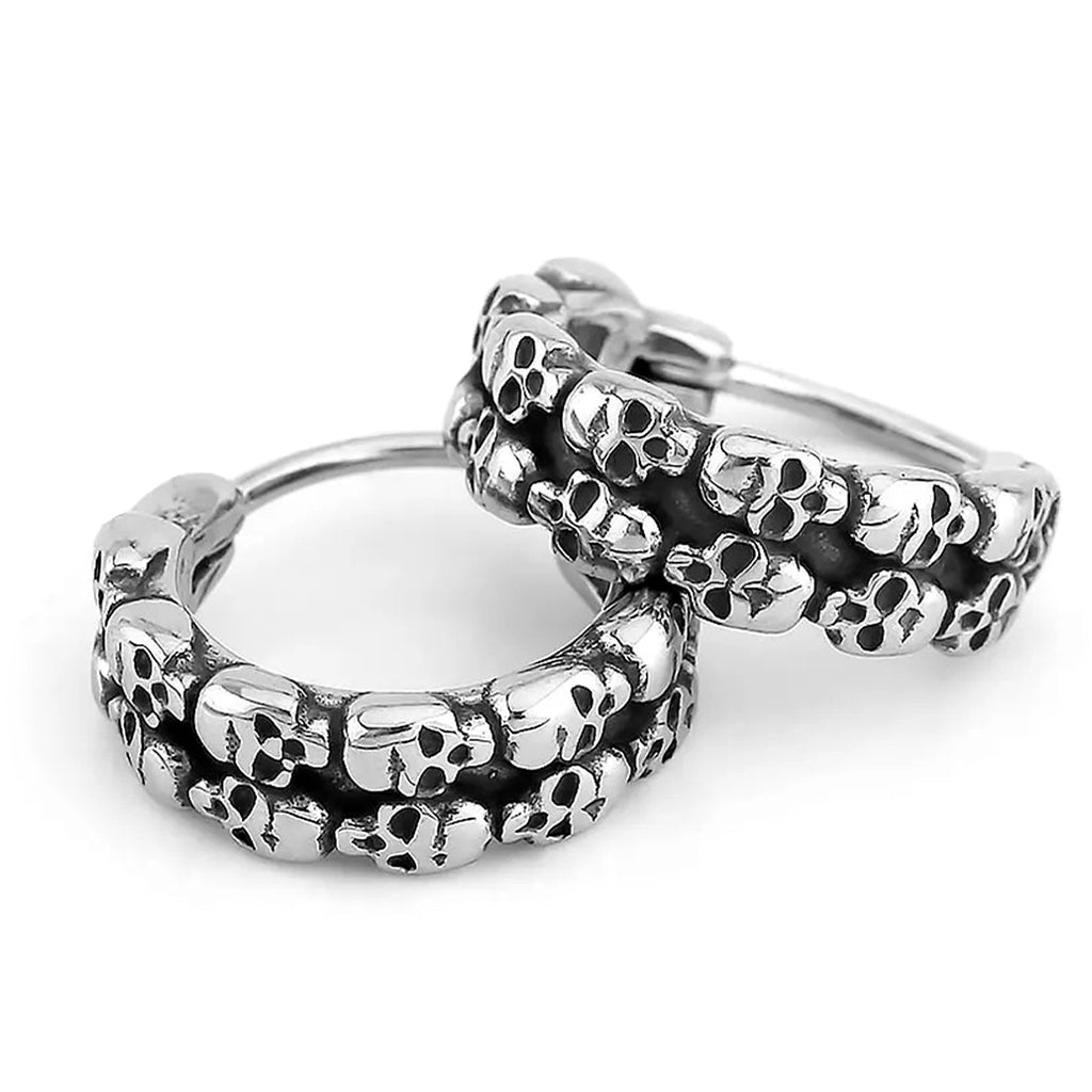 Silverfärgade creoler med dödskallar