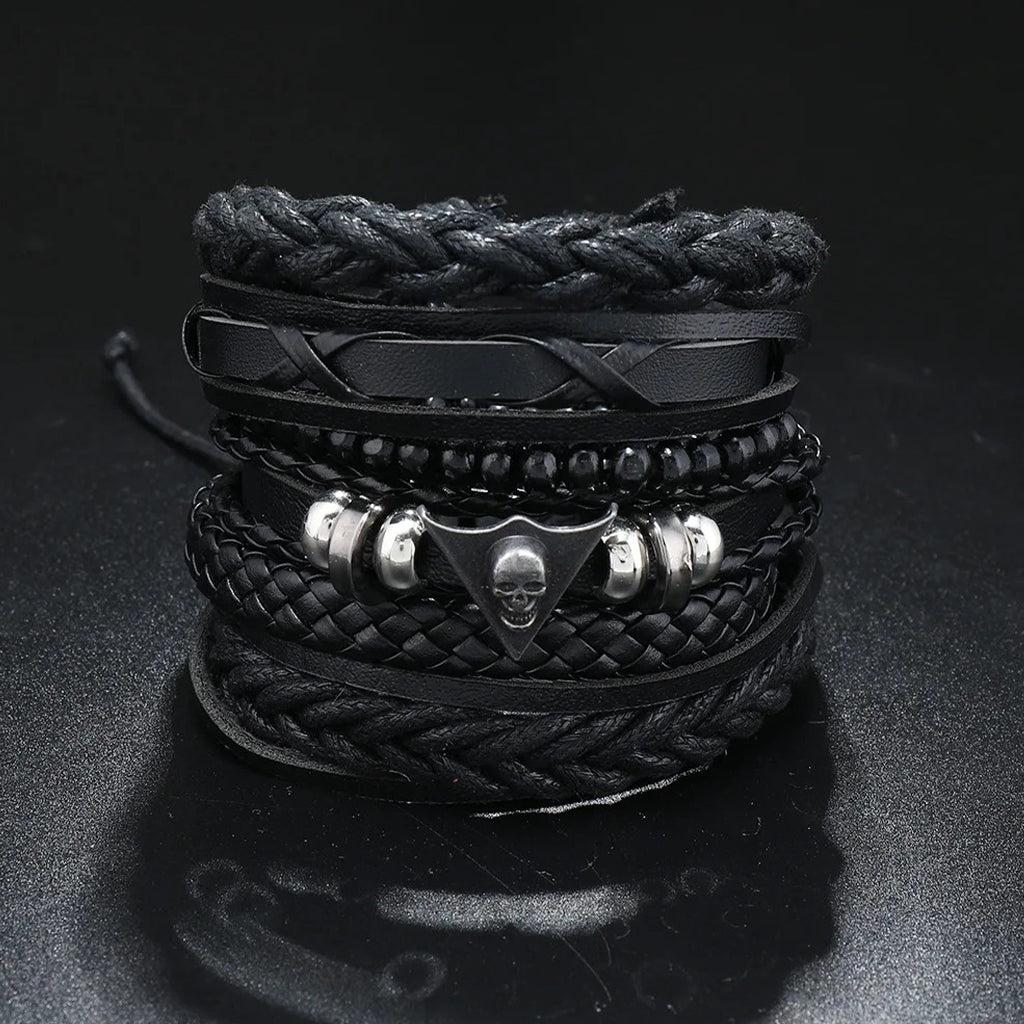 Svart armband i skinn med dödskalle