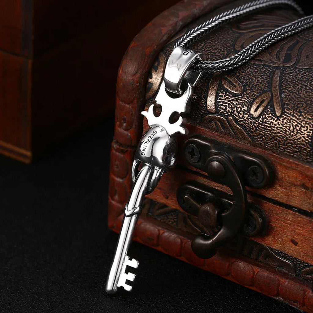 Silverfärgat dödskalle nyckel hänge av sterling silver