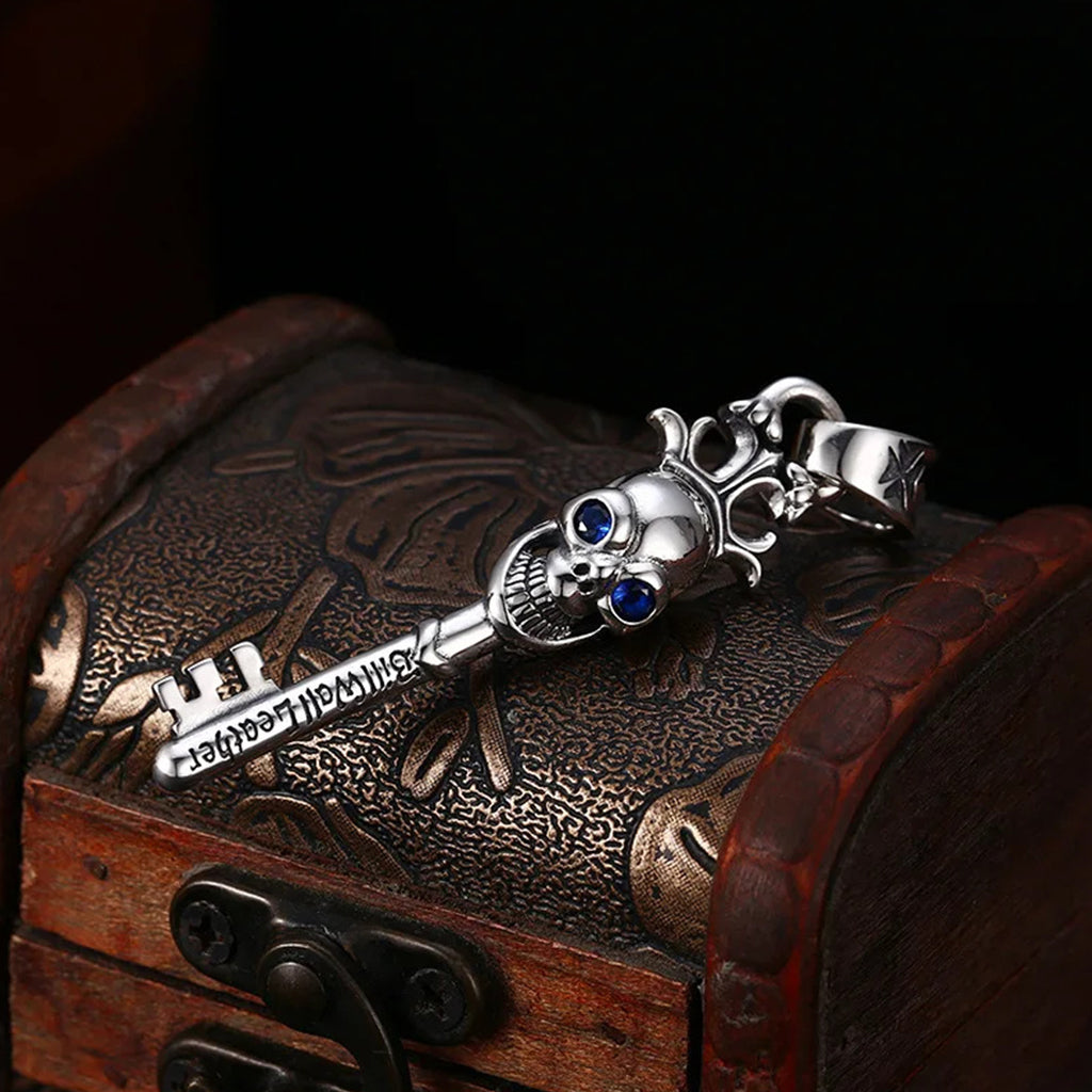 Silverfärgat dödskalle nyckel hängsmycke av sterling silver