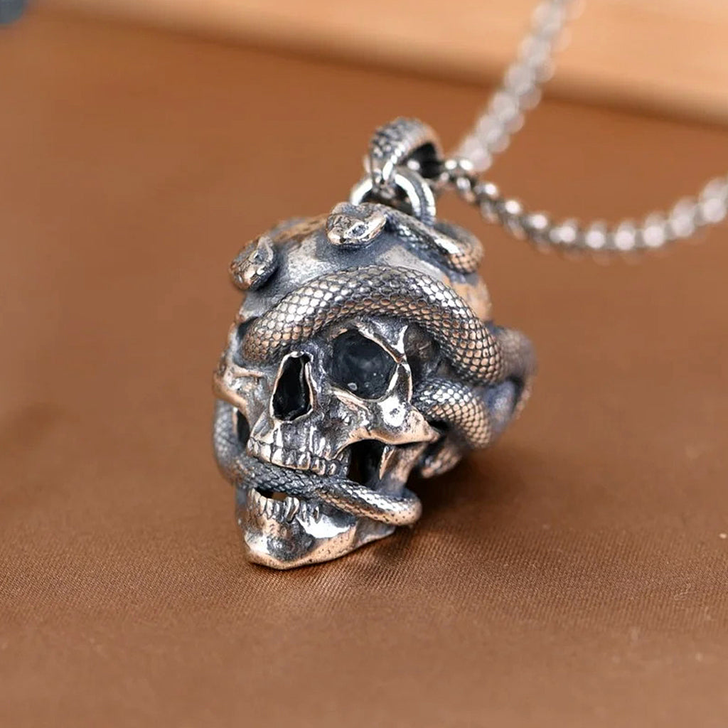 Silverfärgat dödskalle orm halsband av sterling silver