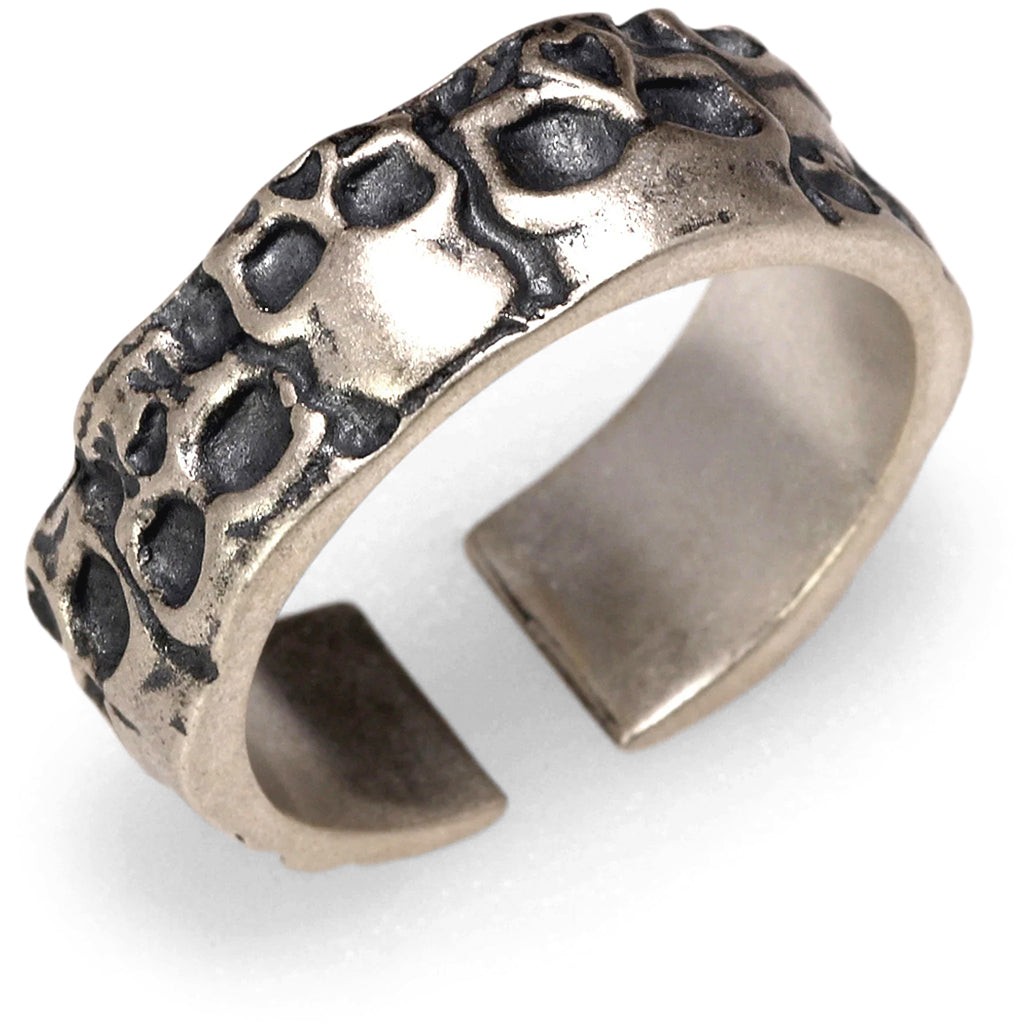 Justerbar ring i äkta silver med flera dödskallar runtom