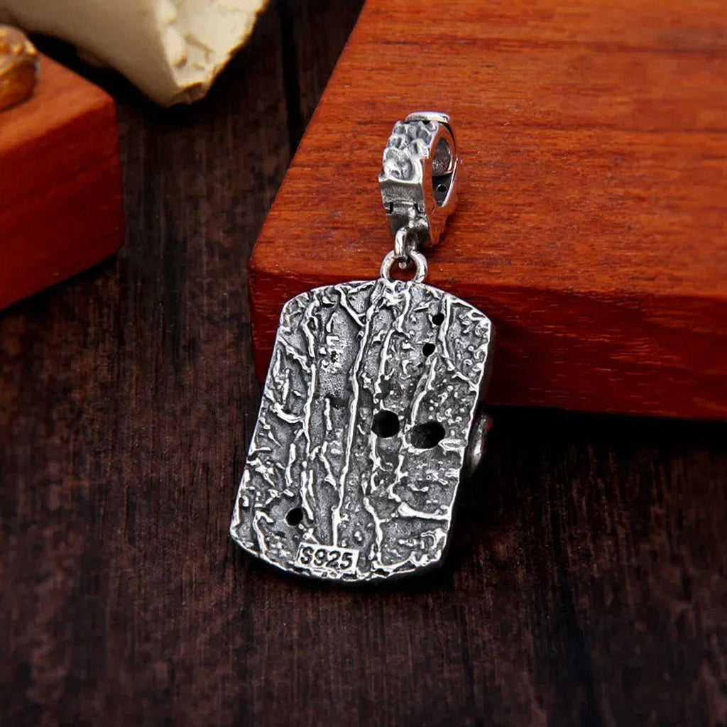 Silverfärgat dog tag-halsband med zirkonprydda dödskallar