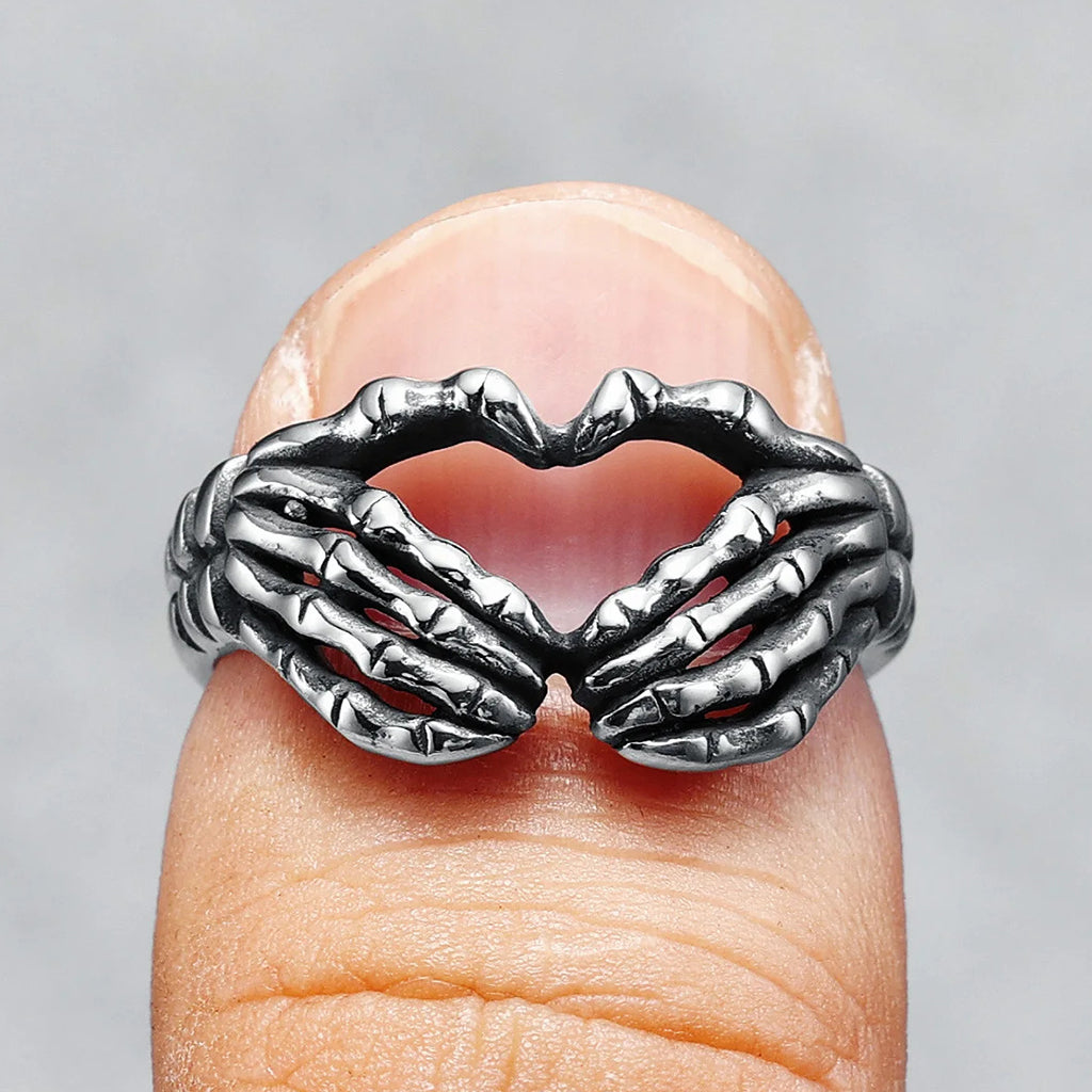 Förlovningsring skelett händer