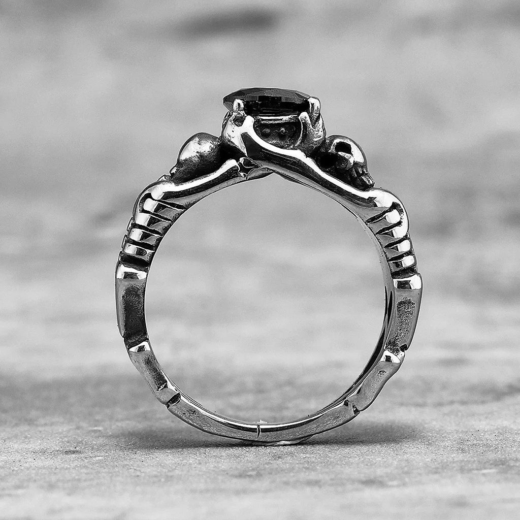 Förlovningsring med svart diamant