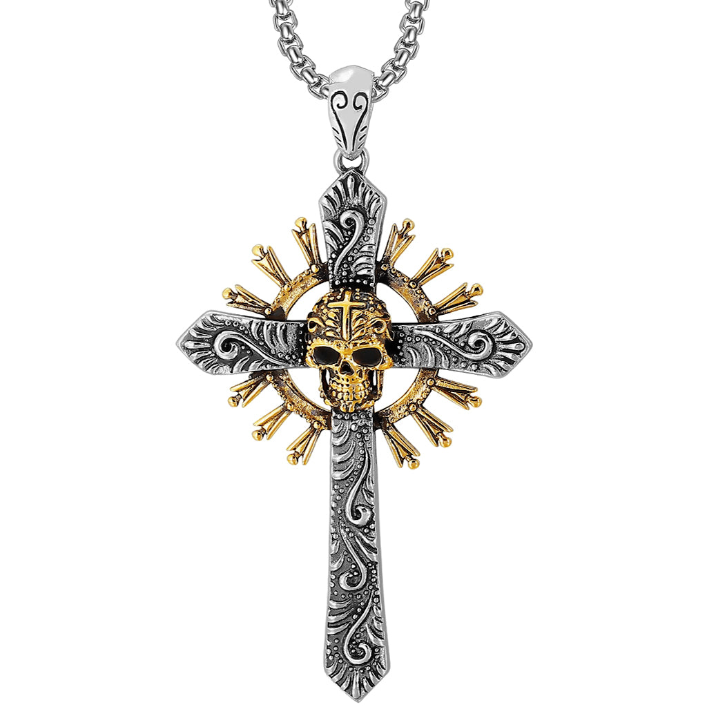 Silverfärgat sterlingsilver halsband föreställande ett kors med en guldfärgad dödskalle i centrum