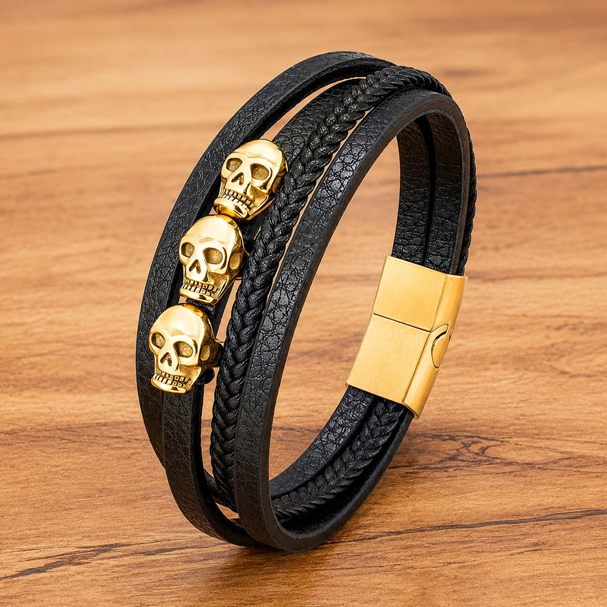 Guldskimrande dödskalle läderarmband med fyra svarta remmar