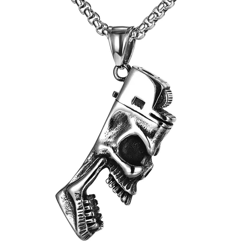 Silverfärgat halsband föreställande en dödskalle formad som en klassisk tändare