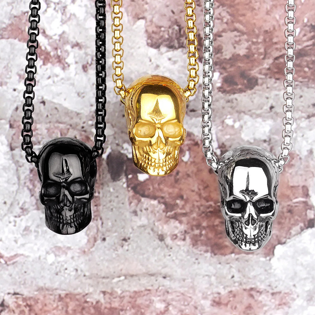 Hängsmycke föreställande ett gulfärgat kranium med sprickor