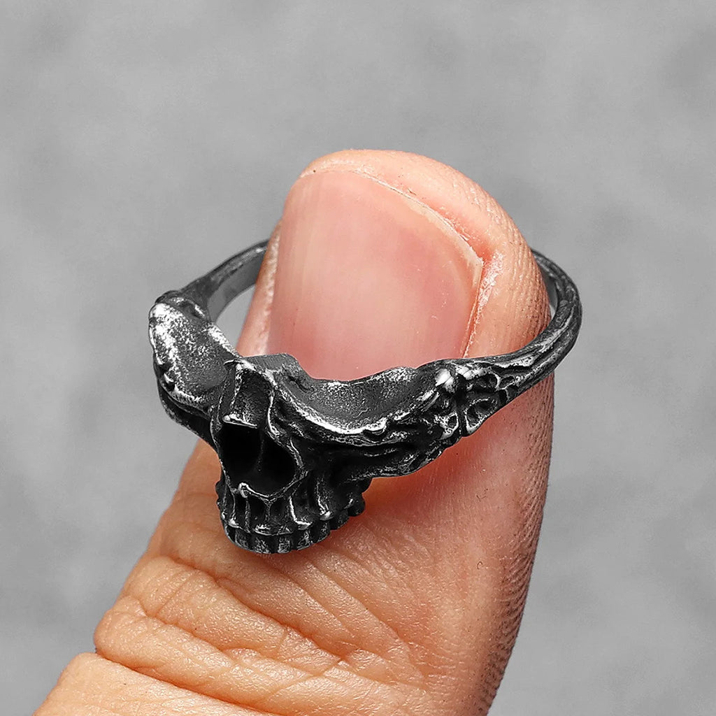 Halv dödskallering i stål