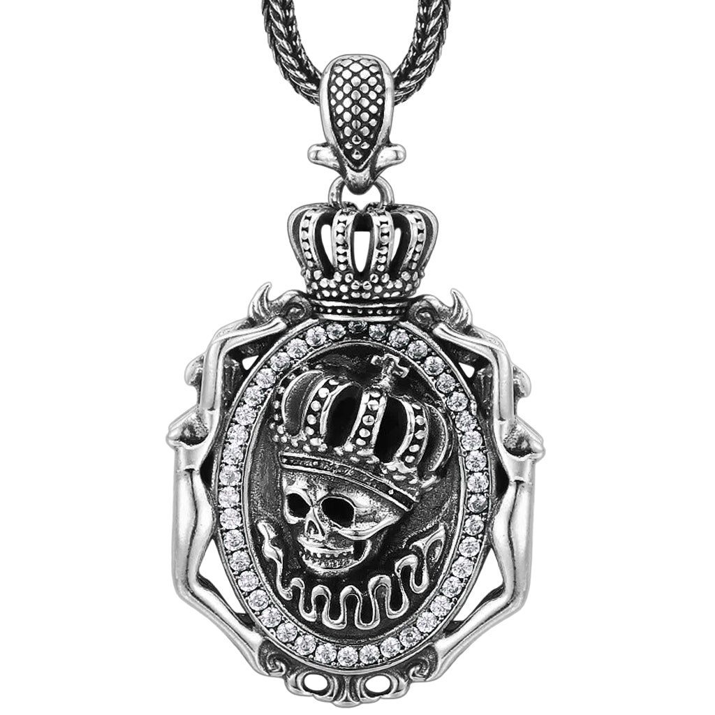Silverfärgat sterlingsilver hänge föreställande en dödskalle med kungakrona