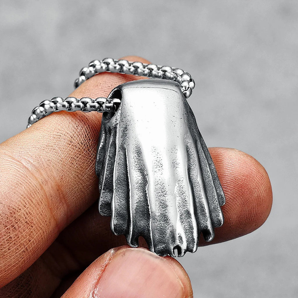 Silverfärgat hängsmycke föreställande Liemannen med kåpa