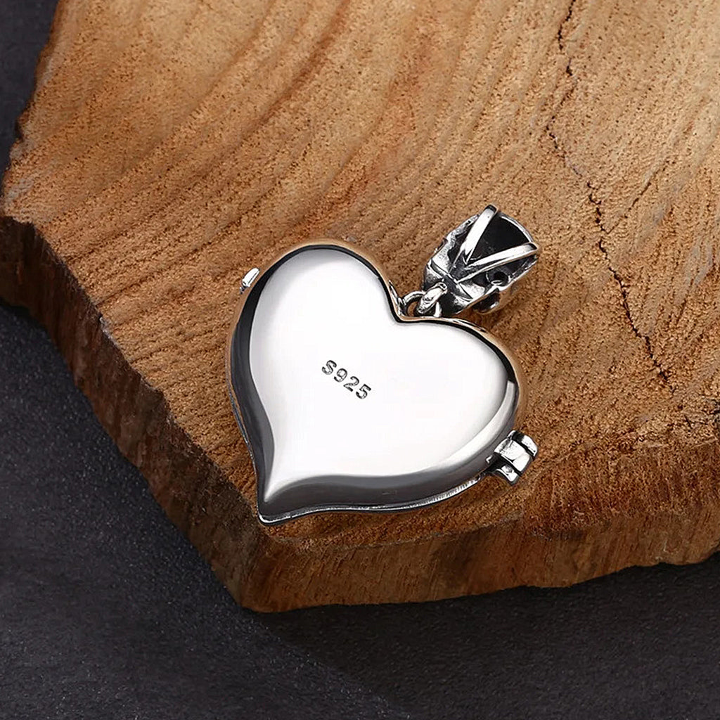 Hjärtformad medaljong av sterling silver