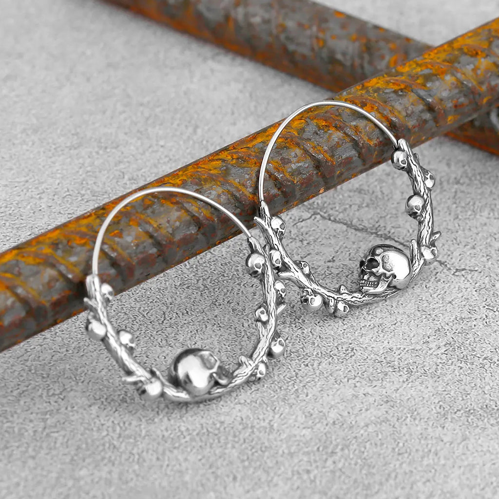 Hoop örhängen med dödskallar på