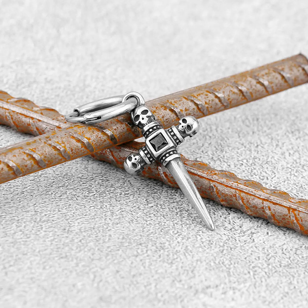 Hoops med svärd-kors-dekorerat med tre dödskallar