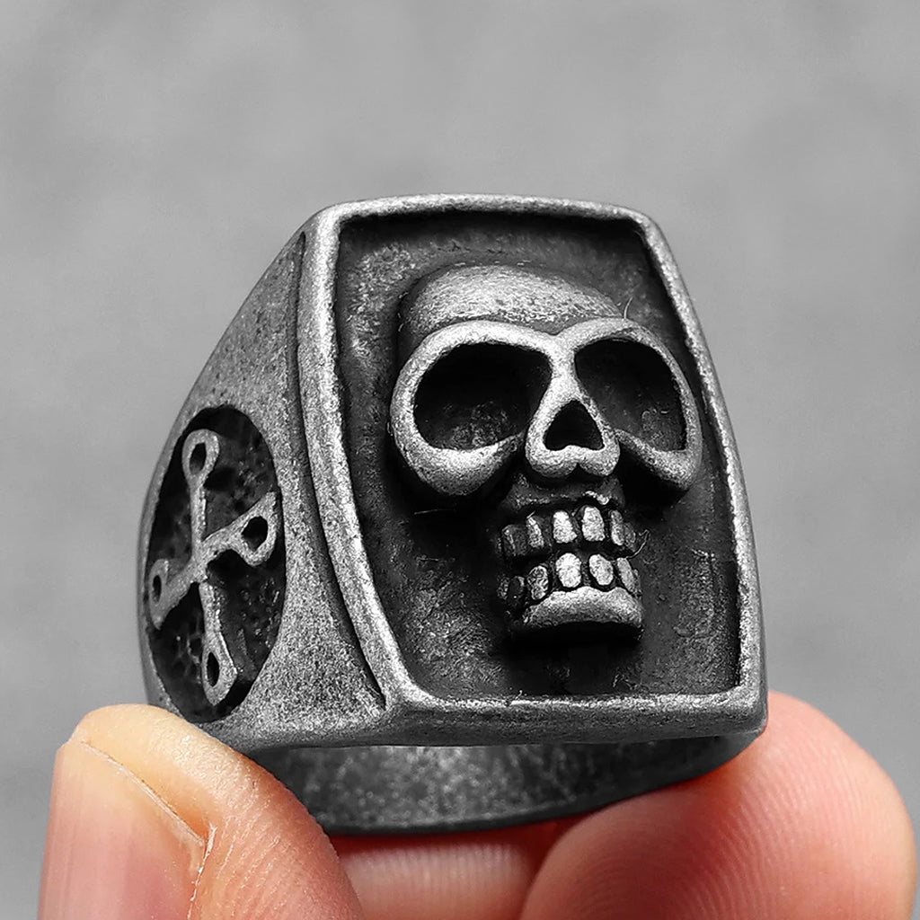 Kantig dödskalle klackring