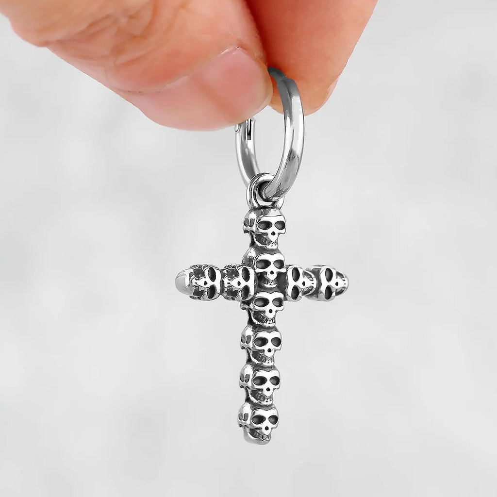 Korsformat örhänge med dödskallar