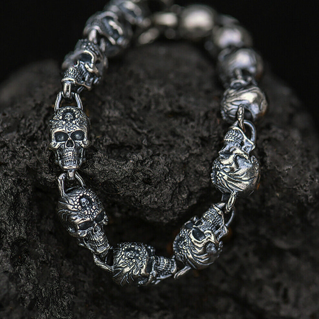 Silverfärgat länkarmband av sterlingsilver med dödskallar