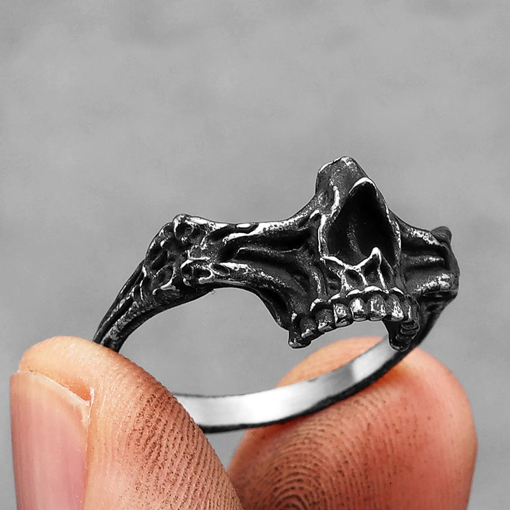 Liten halv dödskalle ring