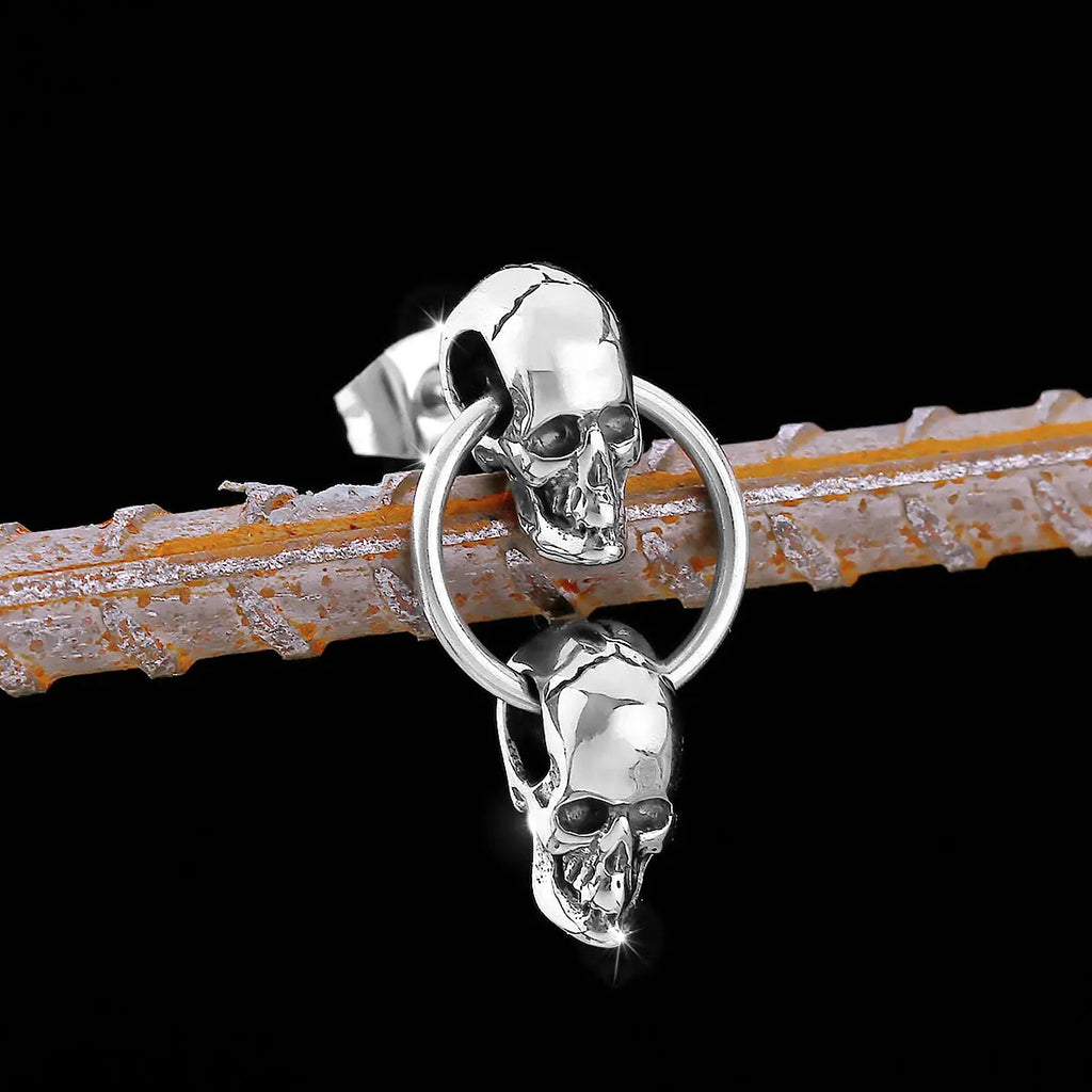 Dödskalle Öronstift Med Dödskalle Hängen