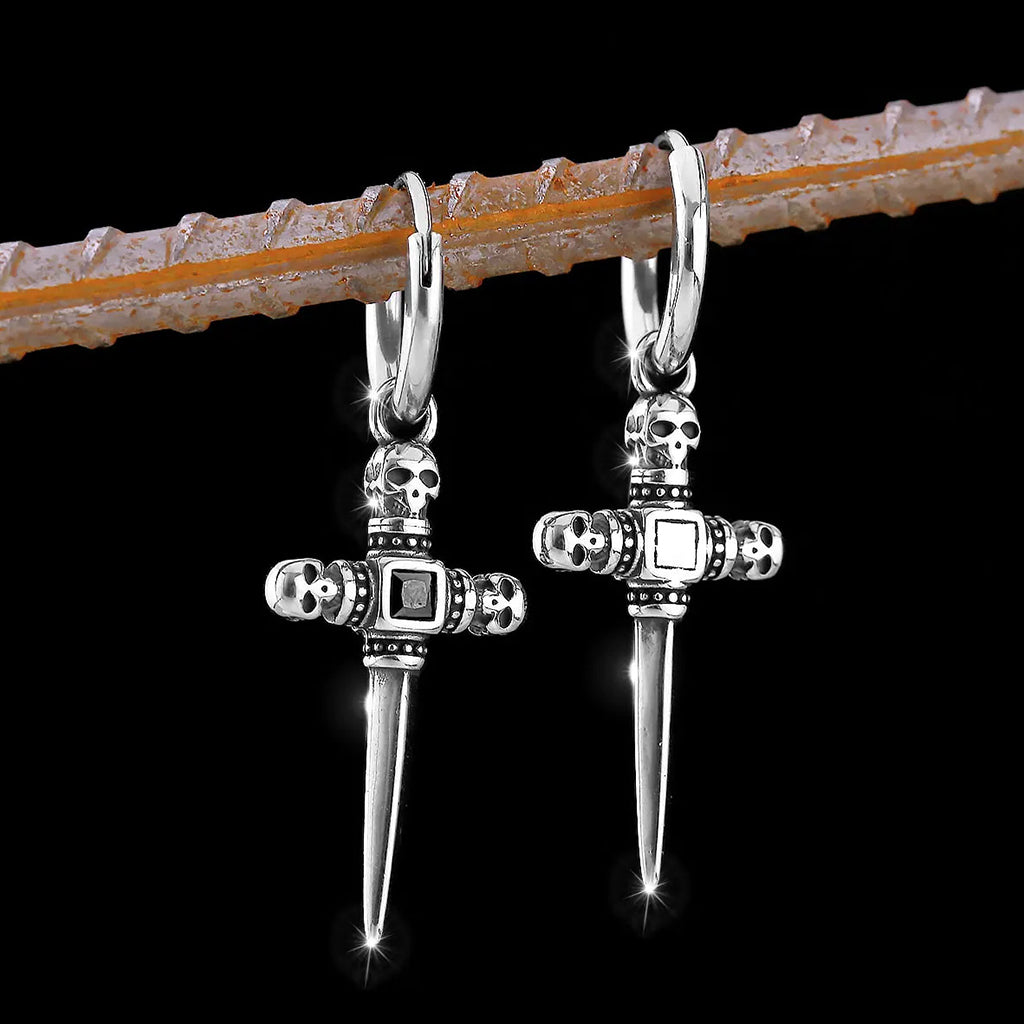 Hoops med svärd-kors-dekorerat med tre dödskallar