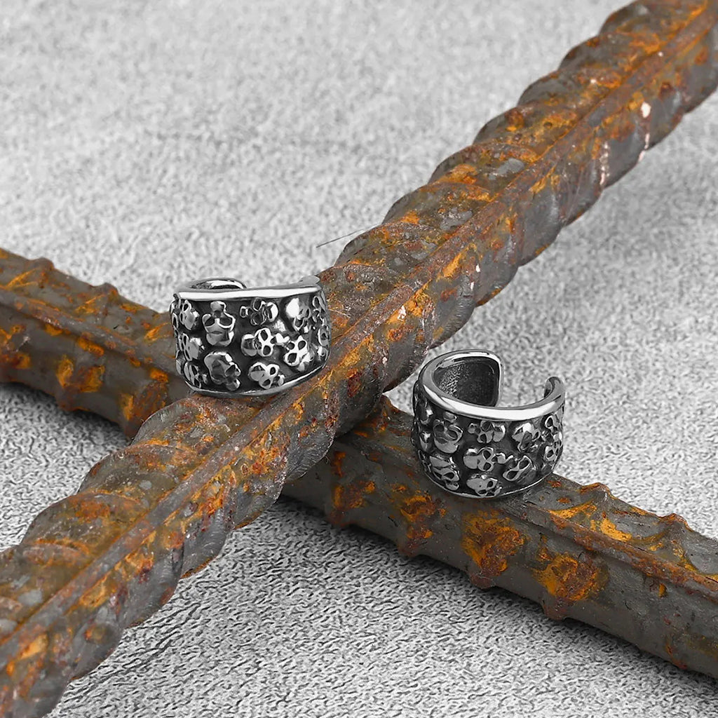 Öronmanschetter med dödskallar på