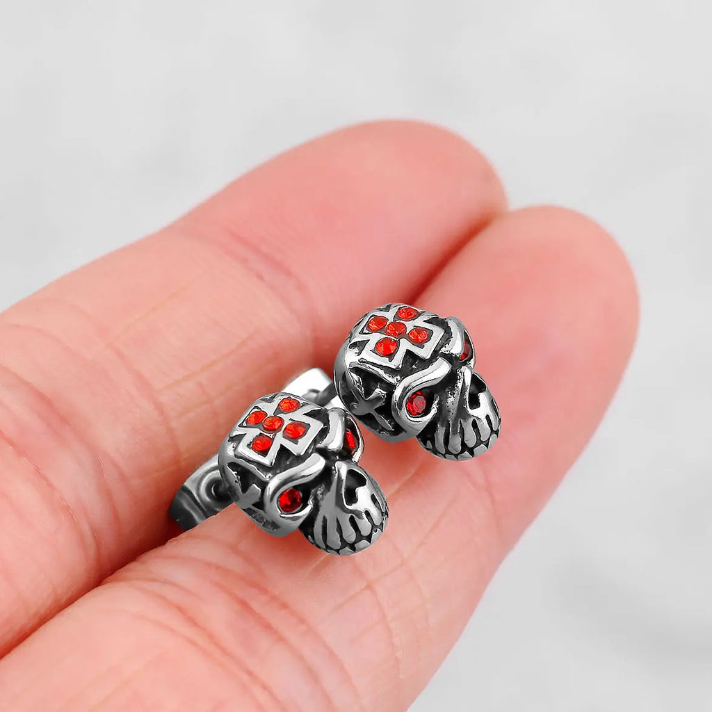 Silverfärgat öronstift med rött kors