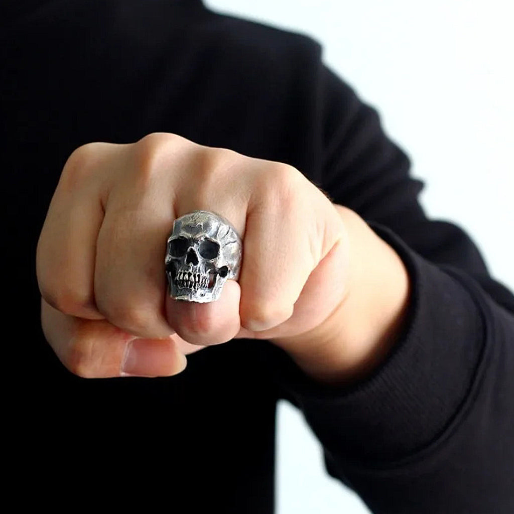 Dödskallering i äkta sterling silver med en retro-finish