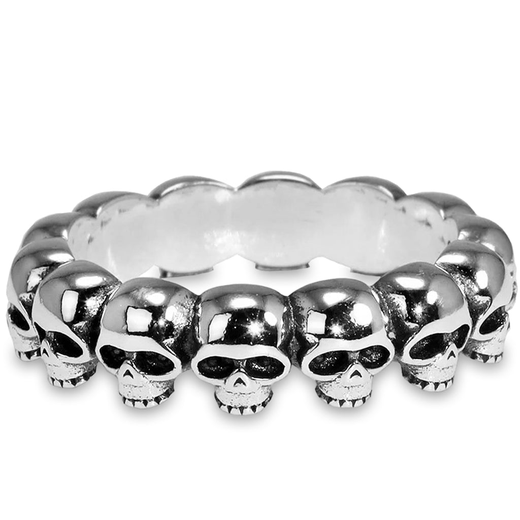 Silverfärgad ring i 925 sterling silver med flera dödskallar runtom