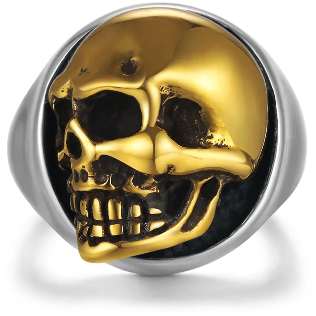 Silverfärgad ring i äkta silver med en guldfärgad flinande dödskalle på klacken