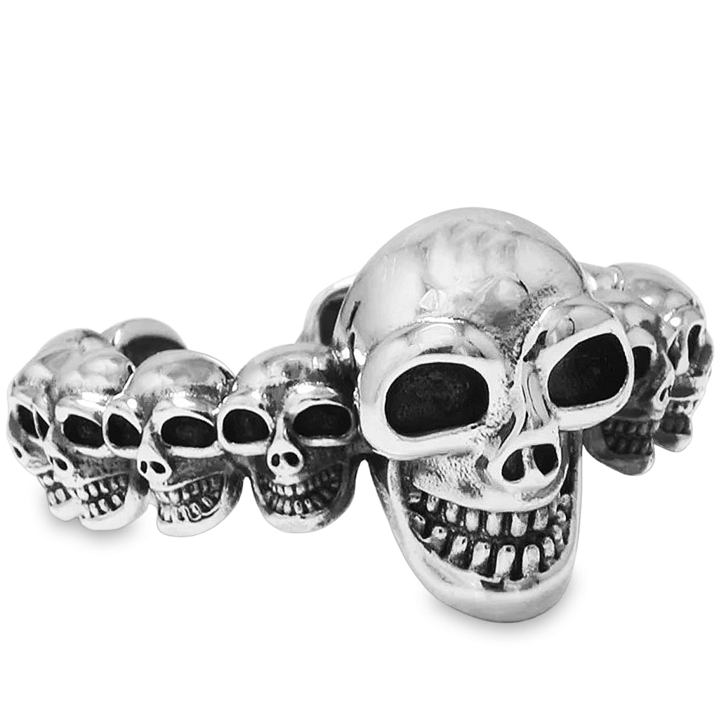 Silverfärgad ring av äkta sterling silver med dödskallar runtom