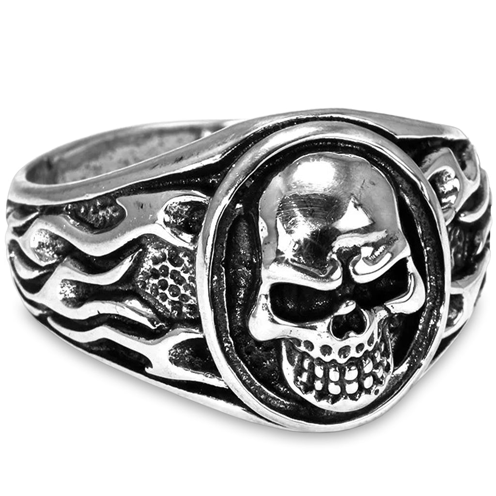 Silverfärgad dödskalle ring i sterling silver med eldsflammor längs sidorna