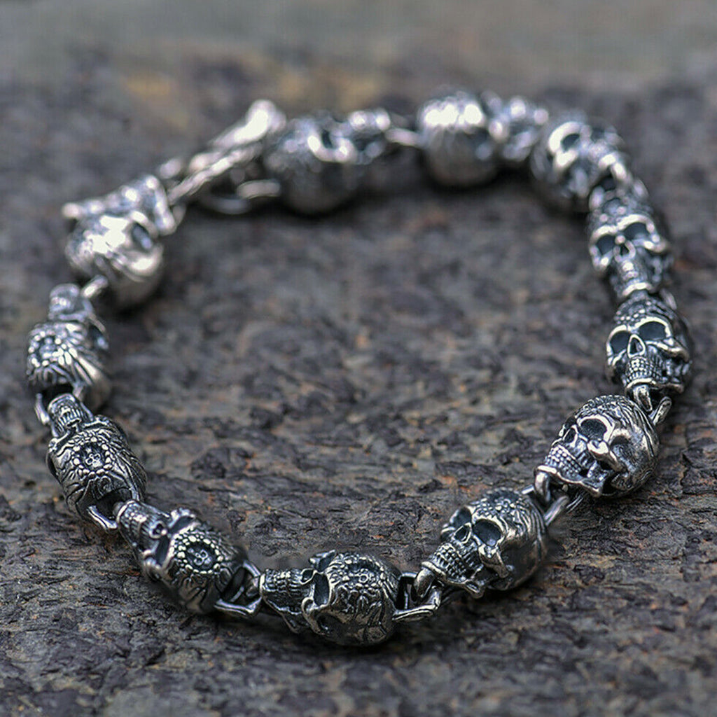 Silverfärgat armband av sterlingsilver med dödskalle-länkar