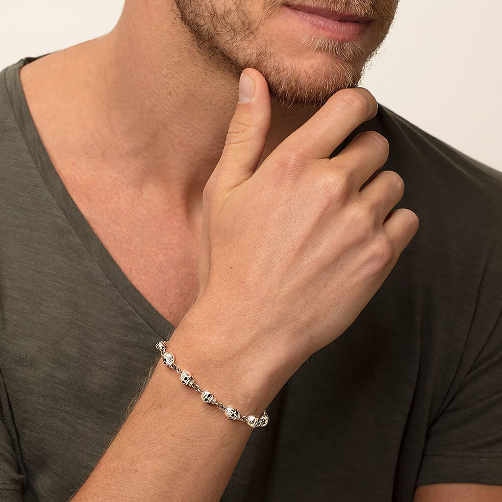 Silverfärgat länkarmband med döskallar av sterling silver 925