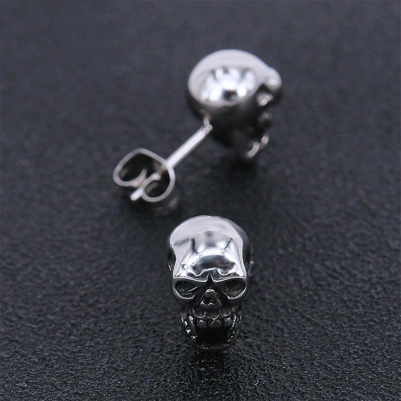 Stålörhängen Med Skallar