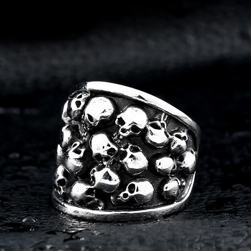 Ring Med Dödskallar