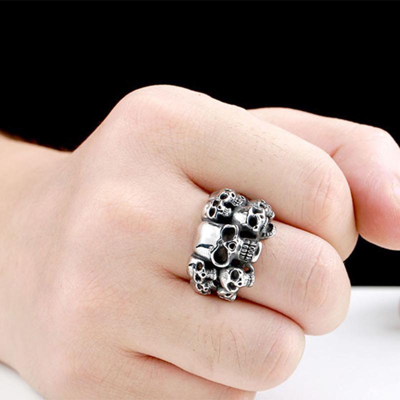 Dödskallering I Stål