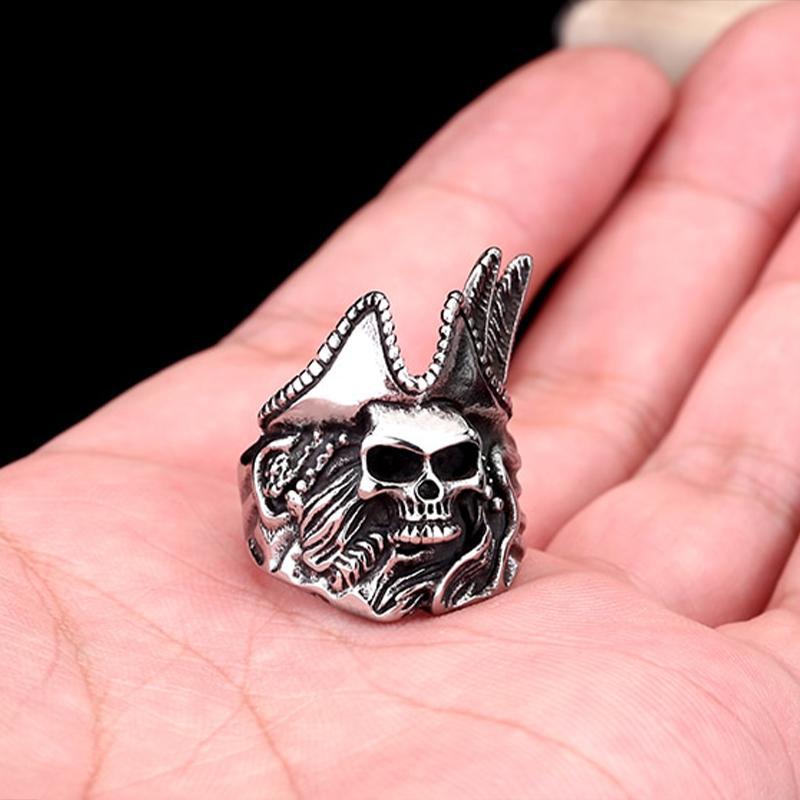 Piratring I Stål Med Dödskalle