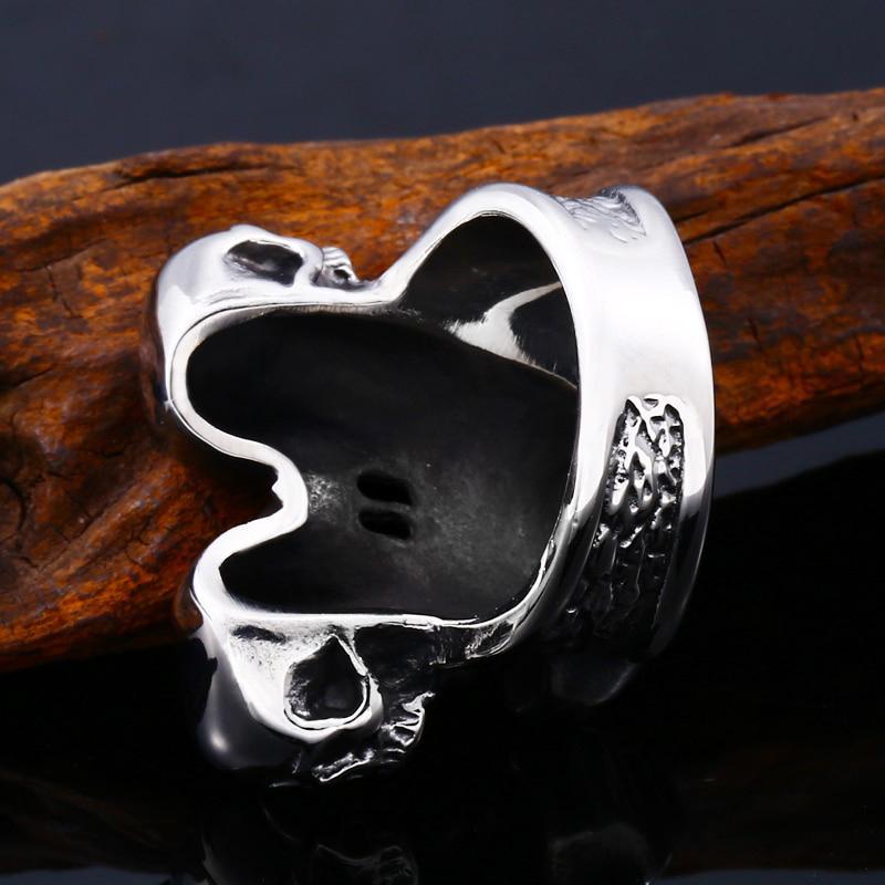 Dödskallering V-twin Skull Motor (Stål)