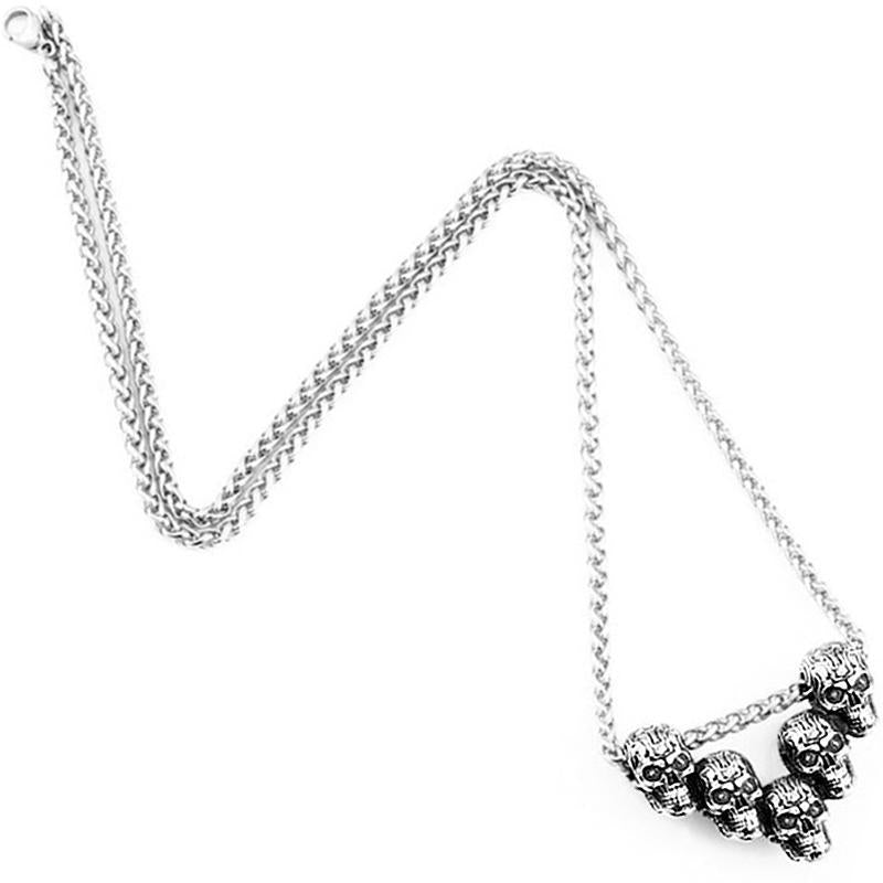 Stålhalsband Med Fem Dödskallar