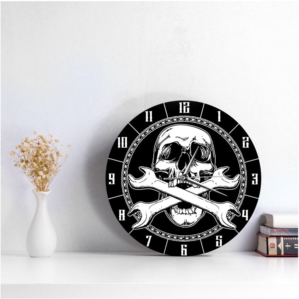 Dödskalle Väggklocka Korslagda Skiftnycklar