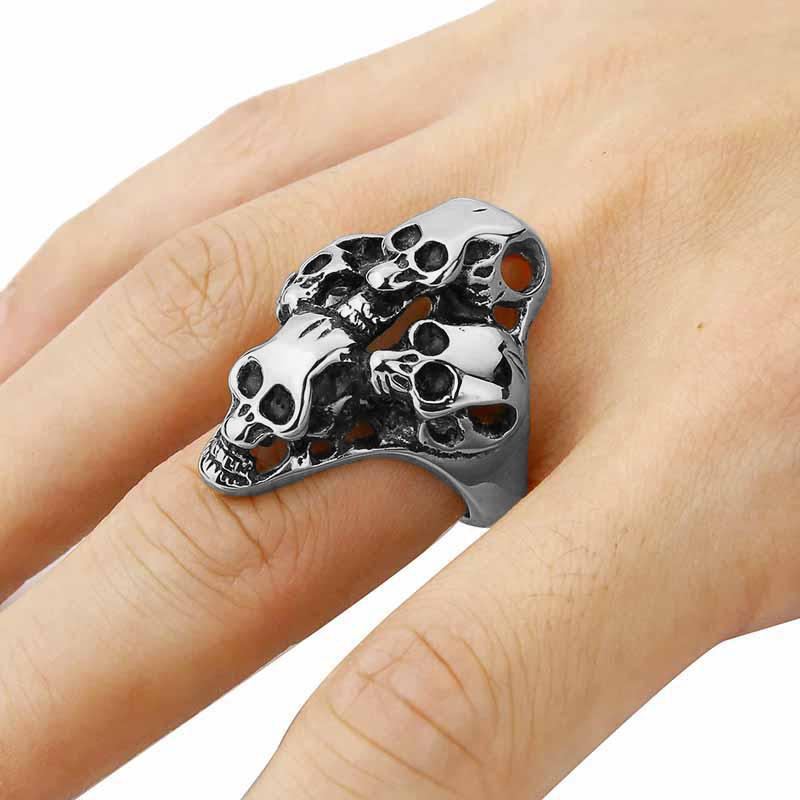 Dödskallering Four Skulls (Stål)