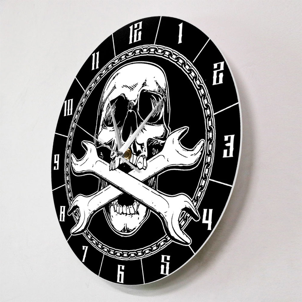 Dödskalle Väggklocka Med Verktyg