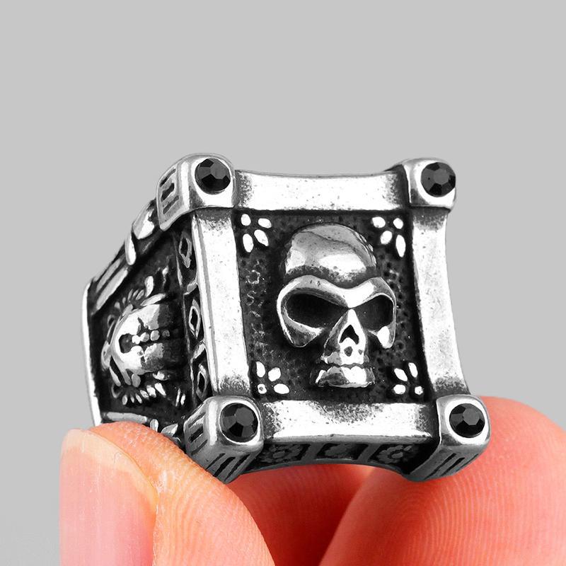 Dödskallering Med Zirkoner